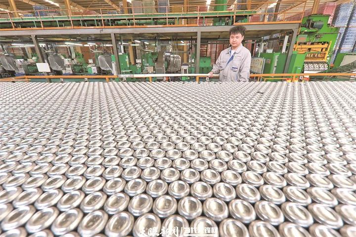 黔南州龙里县贵州高森包装容器有限责任公司采用世界最先进的原装进口流水线生产设备进行生产，产品供不应求。.jpg