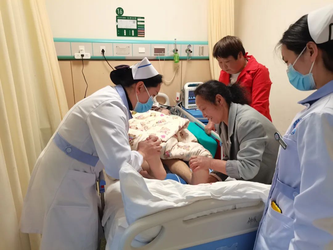 护理病人.jpg