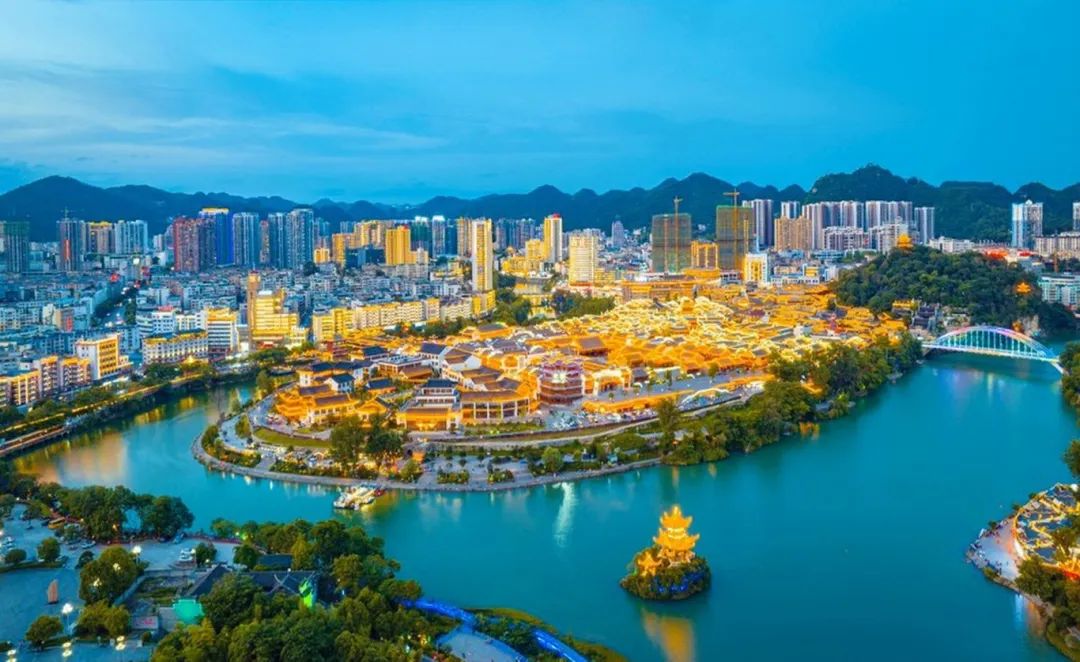 2024年5月26日拍摄的贵州省铜仁市中南门历史文化旅游区夜景。叶顺强摄.jpg