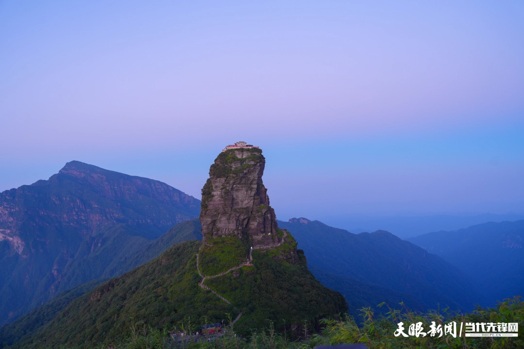 世界自然遗产地梵净山新金顶。.JPG