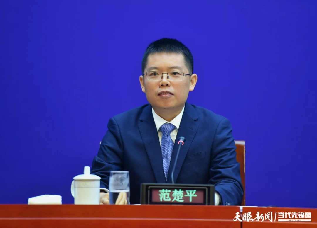 铜仁市人民政府副市长范楚平.jpg