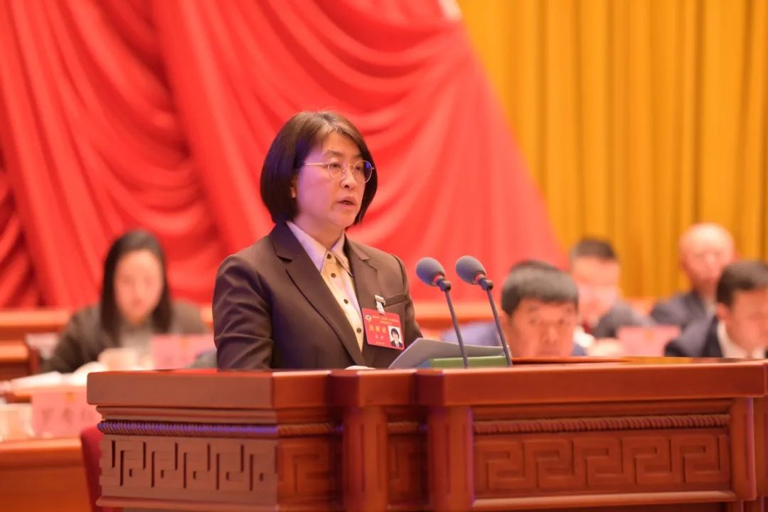龚静委员.JPG