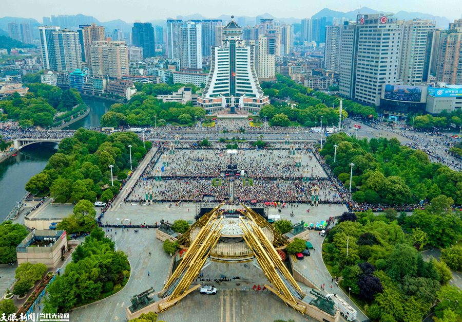 DJI_0460---2025年5月18日上午，贵州民族团结大巡游筑城广场现场 贵州日报天眼新闻记者 贾智 摄.jpg