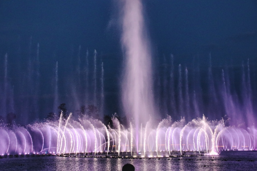 23℃纳清凉丨夜游天河潭 灯光秀开启仲夏夜之梦