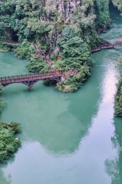 贵州旅游   洒金谷位于贵州省黔南布依族苗族自治州福泉市,是鱼梁江