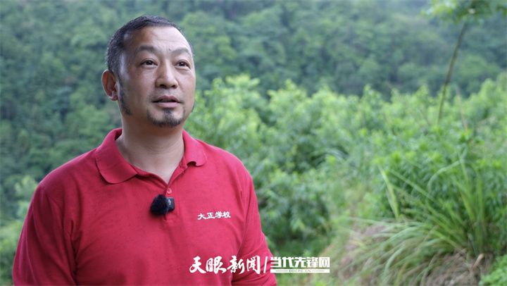 黎平县德顺乡平阳村党支部书记，村民委主任潘启幸_副本.jpg