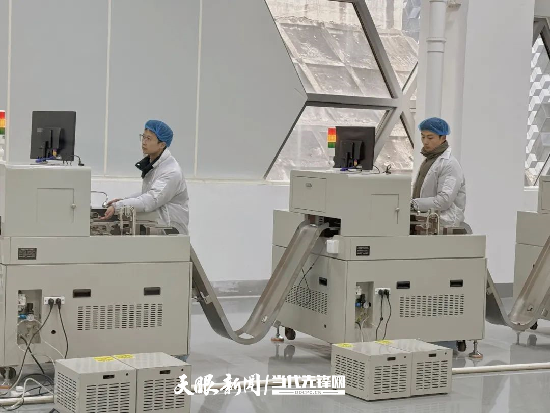 贵州煜晖电子产业投资有限公司生产车间.jpg