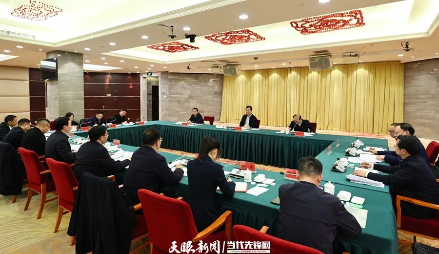 图为李炳军主持召开农业农村工作座谈会。.jpg