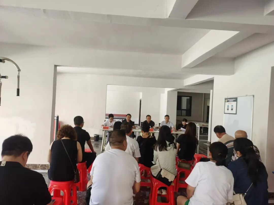 组织小区居民开会照片_proc.jpg