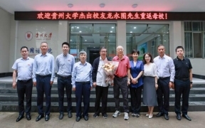 01-杰出校友龙永图先生返校合影留念