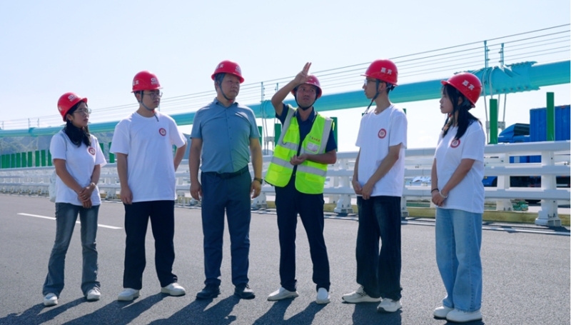 花江峡谷大桥建设一线。贵州大学供图
