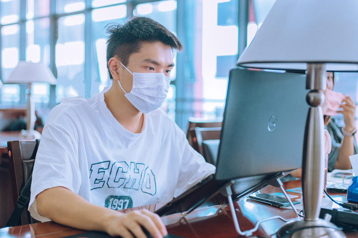 学生线上学习。贵州大学供图