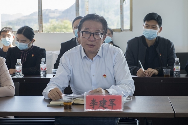 贵州大学党委书记李建军作党的二十大精神宣讲。康瑞摄