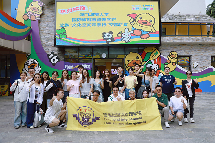 考察黄果树文旅项目。