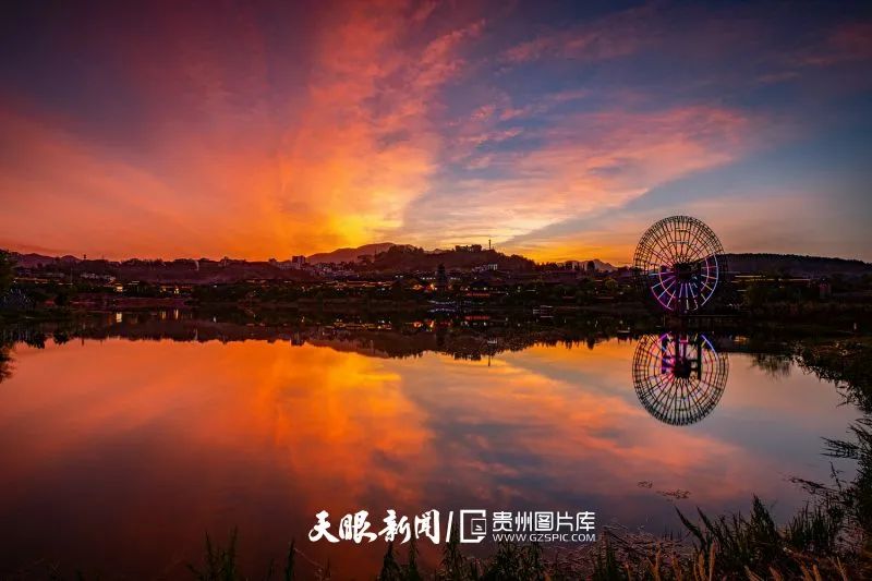 4月16日，丹寨万达小镇的晚霞。苗西明 摄.jpg