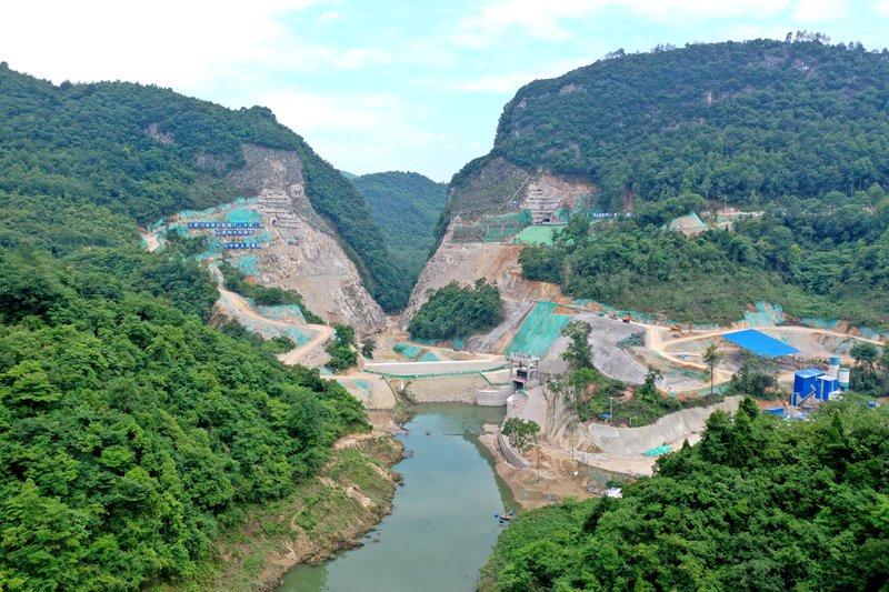 圖為甕安縣塘坎上水庫施工現(xiàn)場。羅吉麟攝