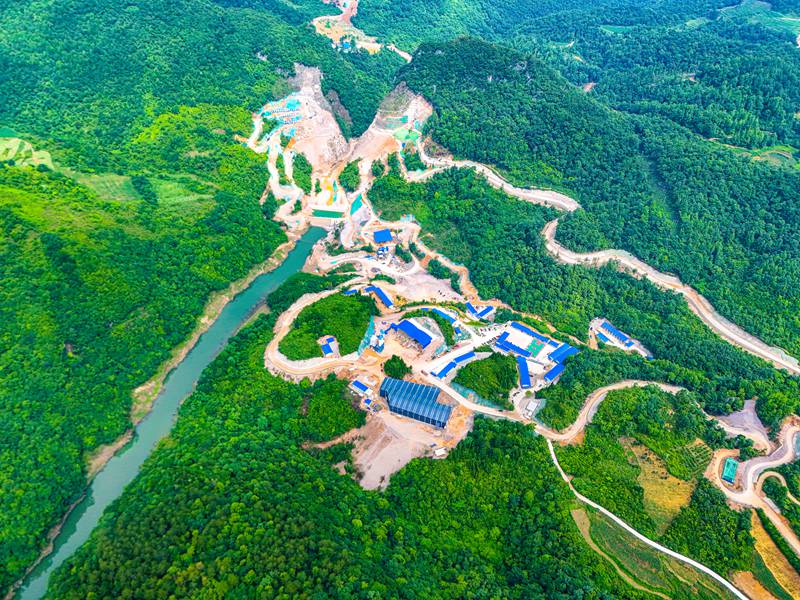 圖為甕安縣塘坎上水庫施工全景。盧錫江攝