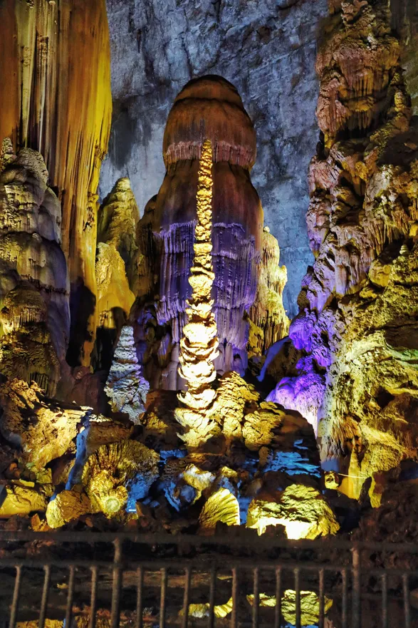 织金洞-银雨树 图摄/王晓"中国溶洞之王"中国最美六大旅游洞穴"之首