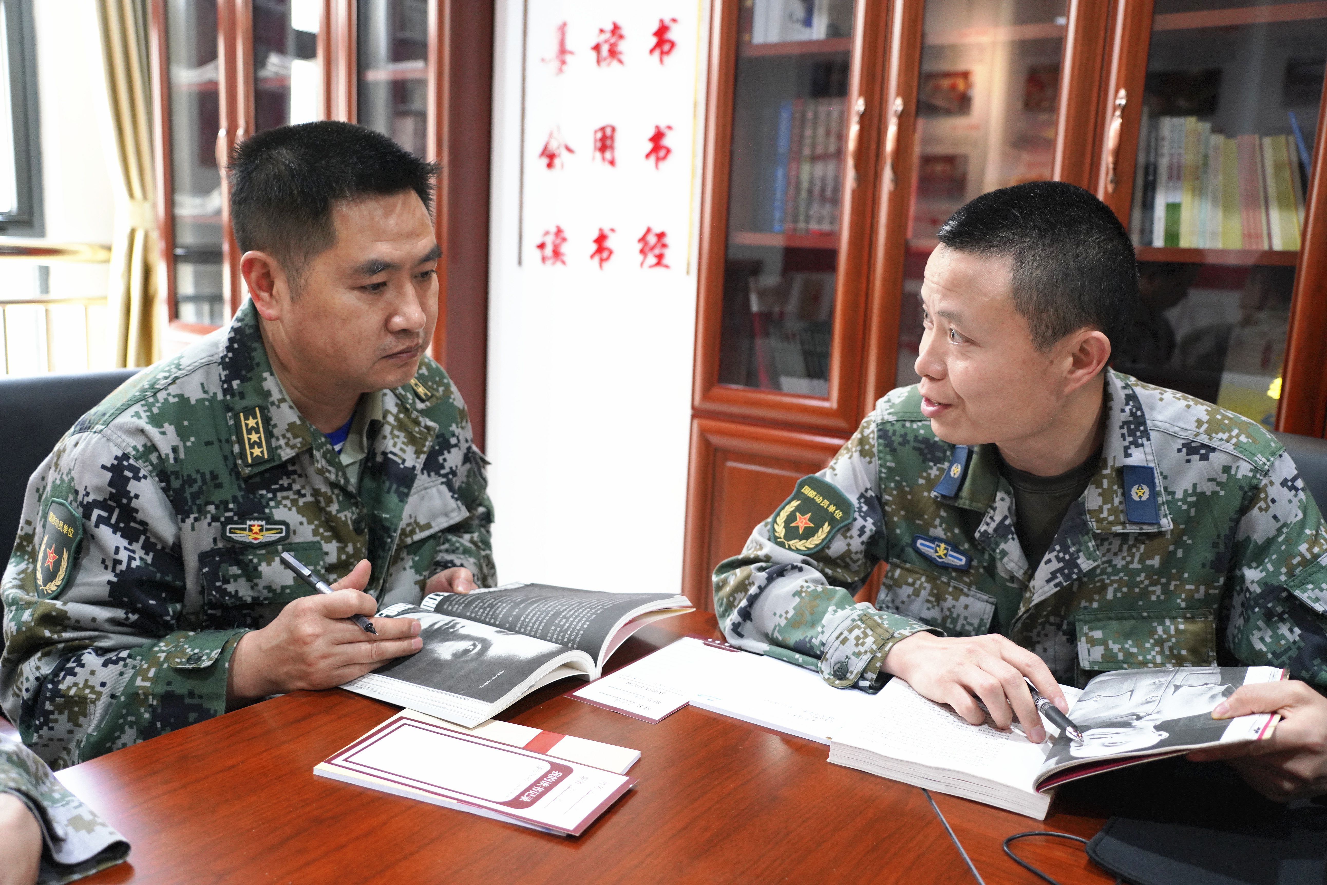 書香飄滿軍營觀山湖區人武部讓讀書成為時尚