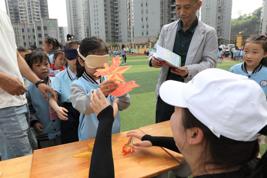 红领巾争章为了啥观山湖区这所小学的游园会值得围观